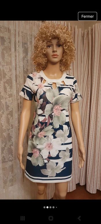 Robe Batida t 1 (36) fond blanc et bleu fleuries