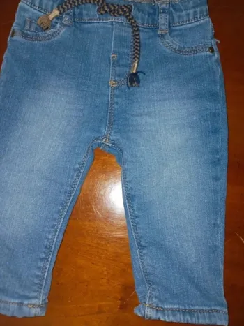 Jean bleu 6 mois in extenso