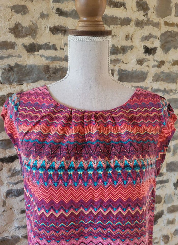 Blouse manches courtes à motifs rose corail bleu turquoise Camaïeu Taille 36 - photo numéro 2