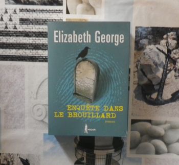 Enquête dans le brouillard de Elizabeth George Ed. France Loisirs Noir