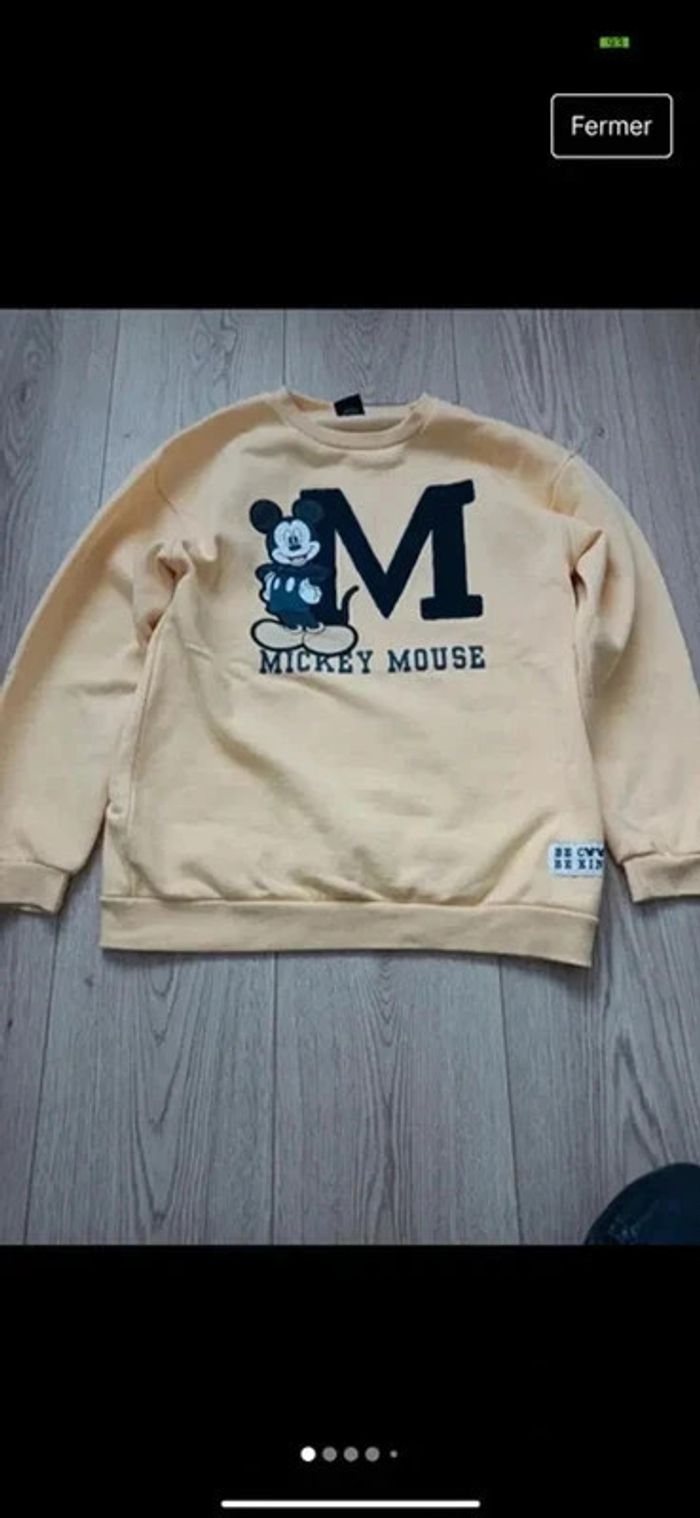 Pull fille Mickey Primark taille 10-11 ans en très bon état