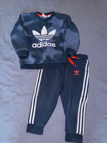 Ensemble survêtement bébé Adidas bleu et orange  taille 18 mois 
