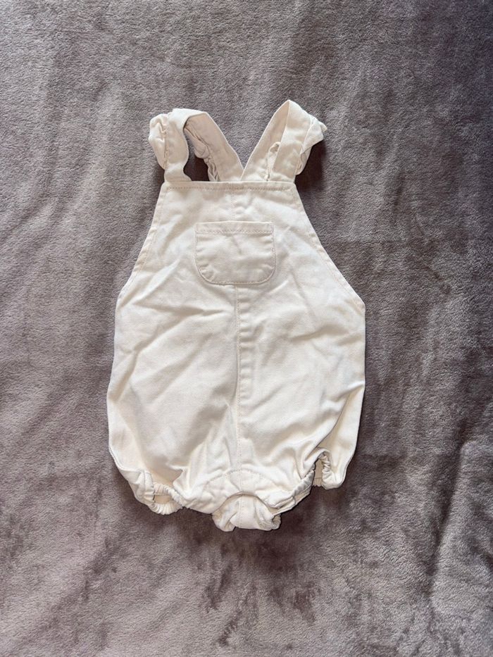 Lot de deux salopettes en jean beige pour jumelles Kiabi taille 12 mois en très bon état - photo numéro 3