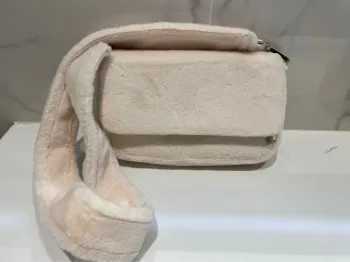 Petit sac en fausse fourrure