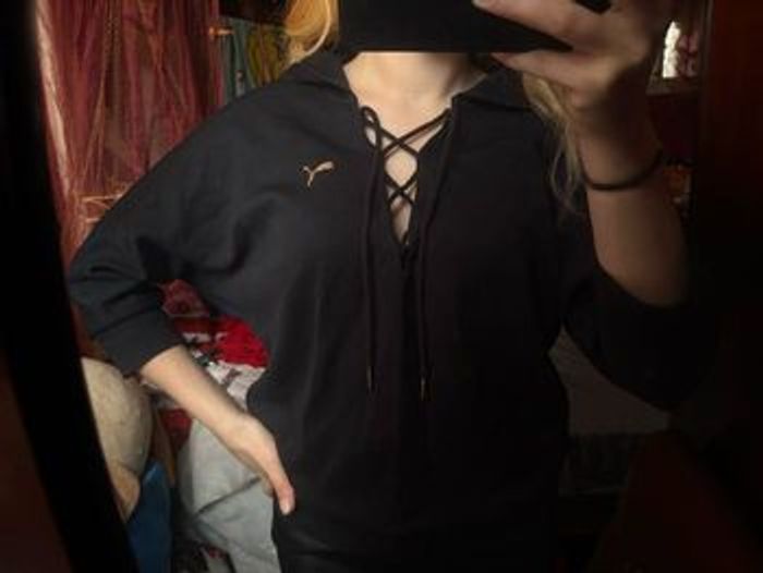 Sweat à capuche Puma noir - Détails lacets et logo doré - photo numéro 2