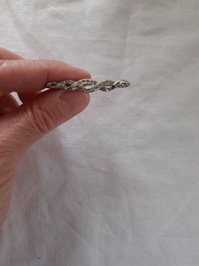 Broche sans valeur
