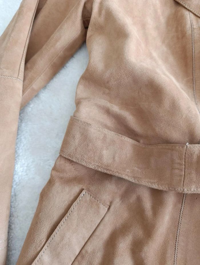 Veste manteau trench léger et fluide en daim Caroll 36 beige avec ceinture - photo numéro 11