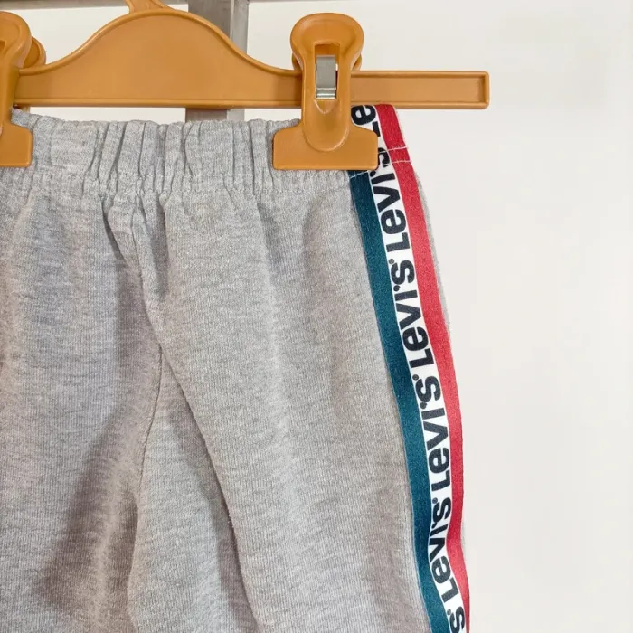 Jogging gris bébé Levi’s avec bandes logo taille 6 mois A906 - photo numéro 2