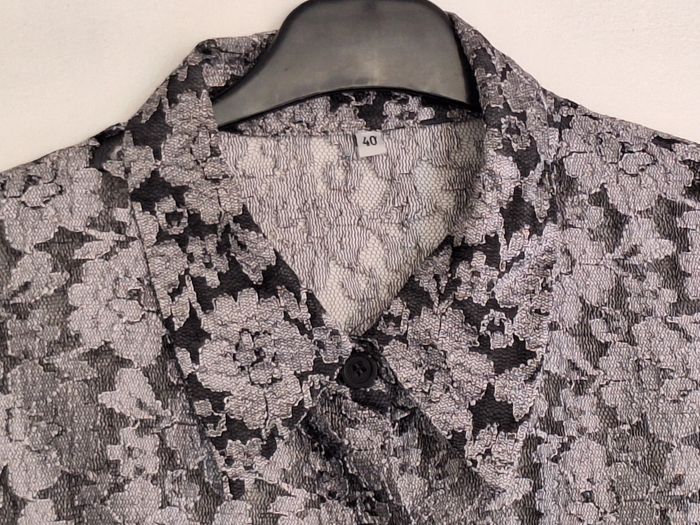 Chemisier vintage en dentelle transparente à manches longues - photo numéro 2