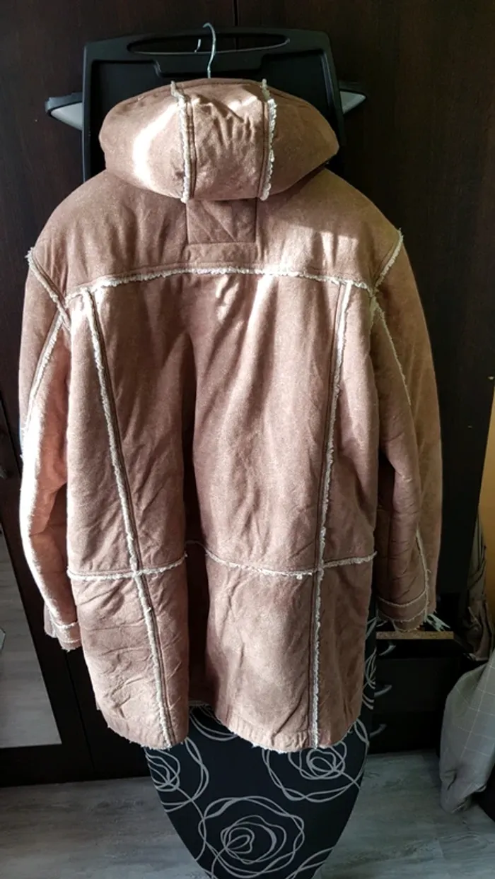 Manteau chaud type mouton retourné - photo numéro 3
