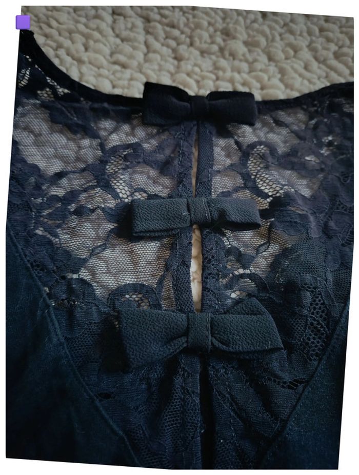 Haut noir bleuté sans manches à volants et dentelle Naf naf sexy mignon nœud papillon - photo numéro 3