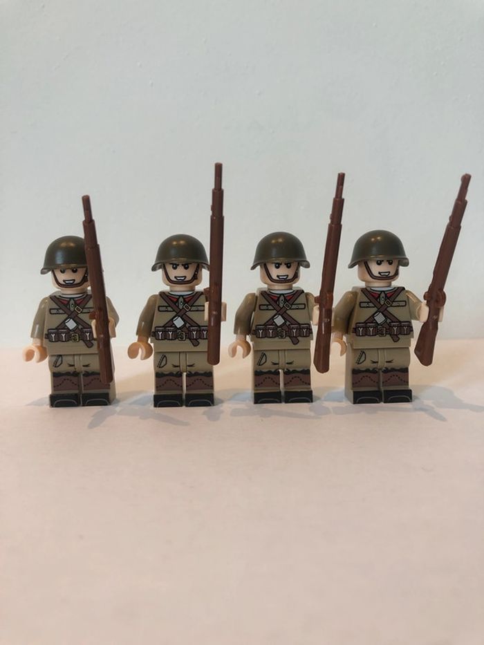 Figurine type lego 4 soldats 2ème guerre mondiale. Soldats