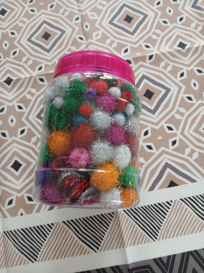 Lot petites boules de manipulation