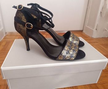 Sandales André NEUVES tout cuir perlées – Taille 37