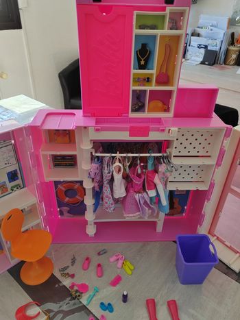 Dressing barbie et sa barbie 