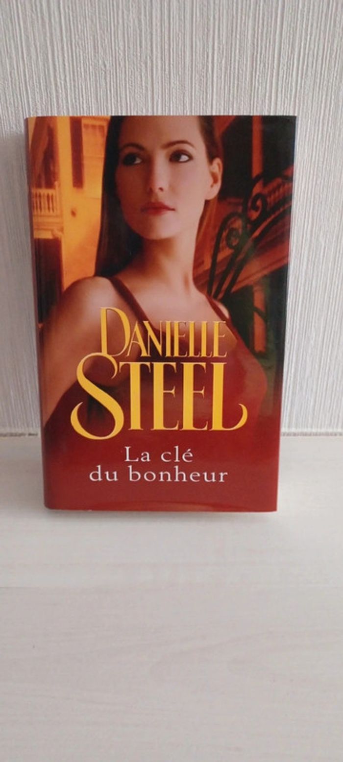 Livre/roman "La clé du bonheur" de Danielle Steel - photo numéro 2