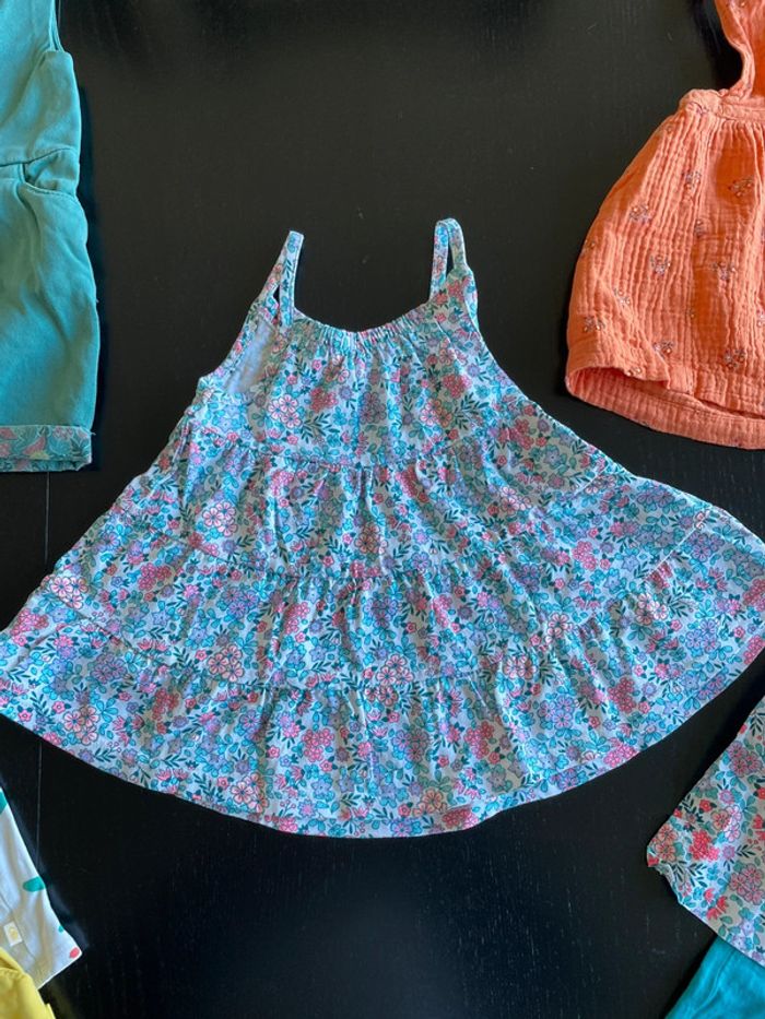 Lot 5 ensembles/robes 9 mois - photo numéro 4