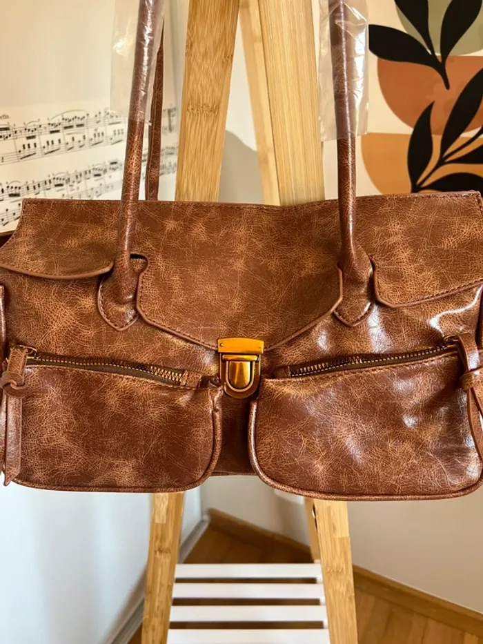 Sac style vintage y2k marron aspect verni neuf [ref 2507SBr139] - photo numéro 2