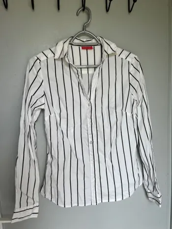 Chemise blanche et noire