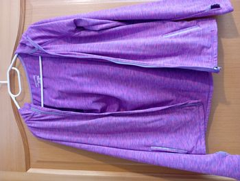 gilet sport avec capuche mauve