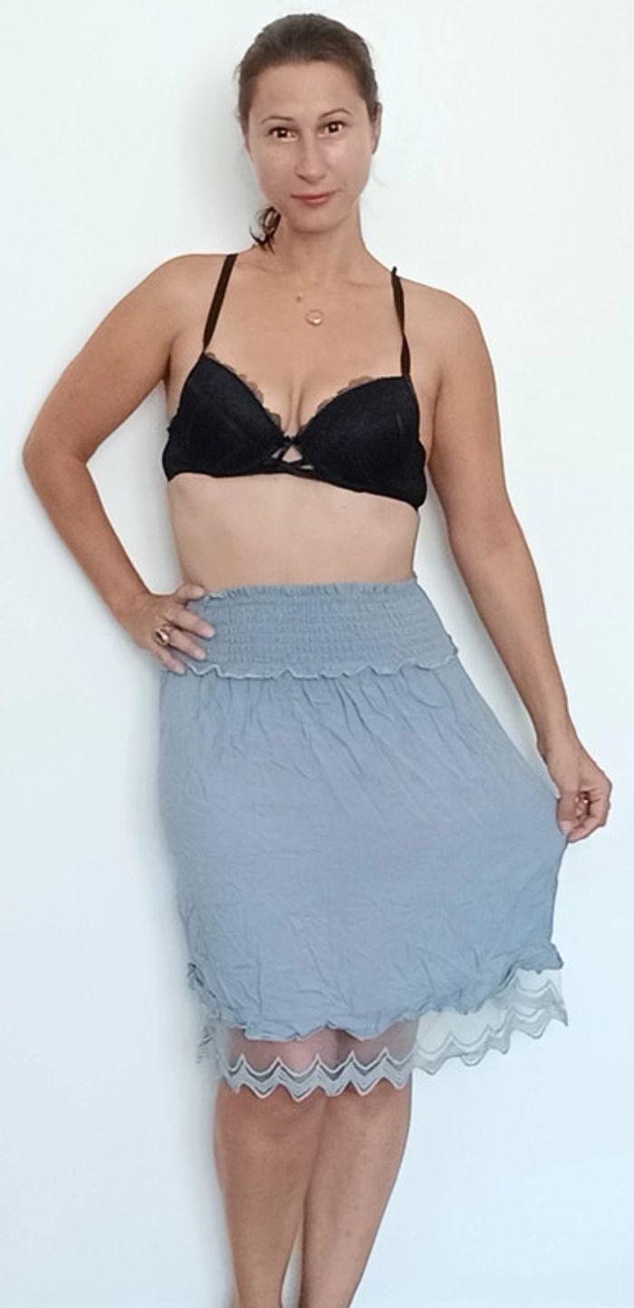 Jolie jupe mi-longue - photo numéro 2