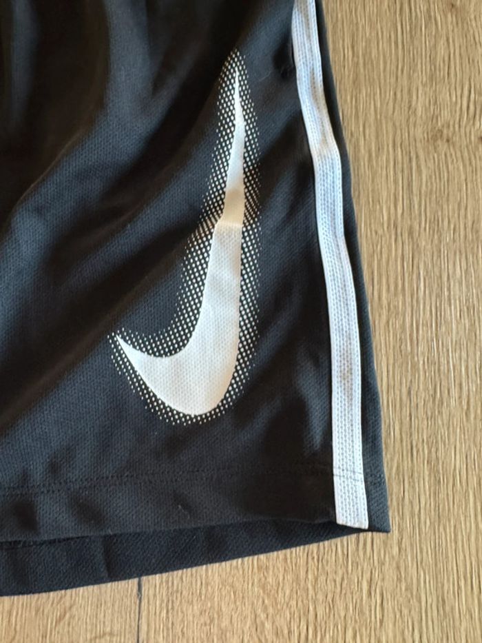 Short Nike dri-fit taille M 10-11 + ans neuf avec étiquettes - photo numéro 4