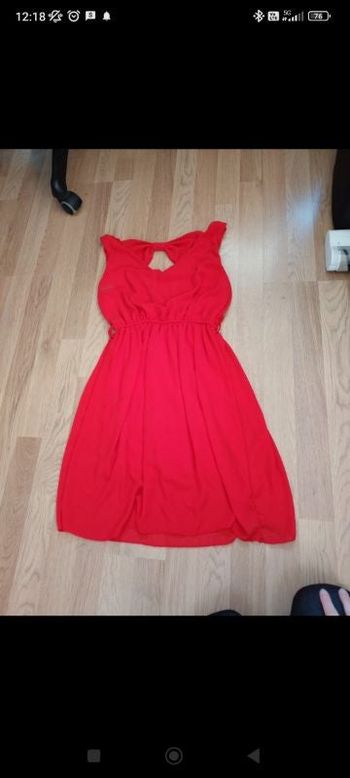 Robe avec motif noeud dans le dos rouge vif
