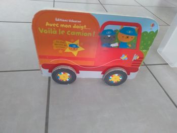 Livre avec mon doigt voilà le camion