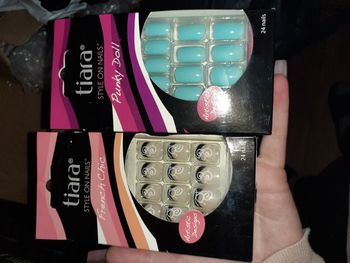 Faux ongles avec colle