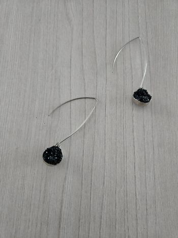 Boucle d'oreille pierre noire
