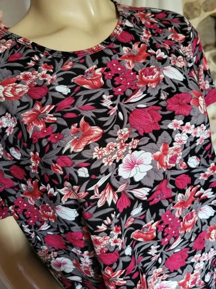 Tee shirt chic fleuri - photo numéro 4