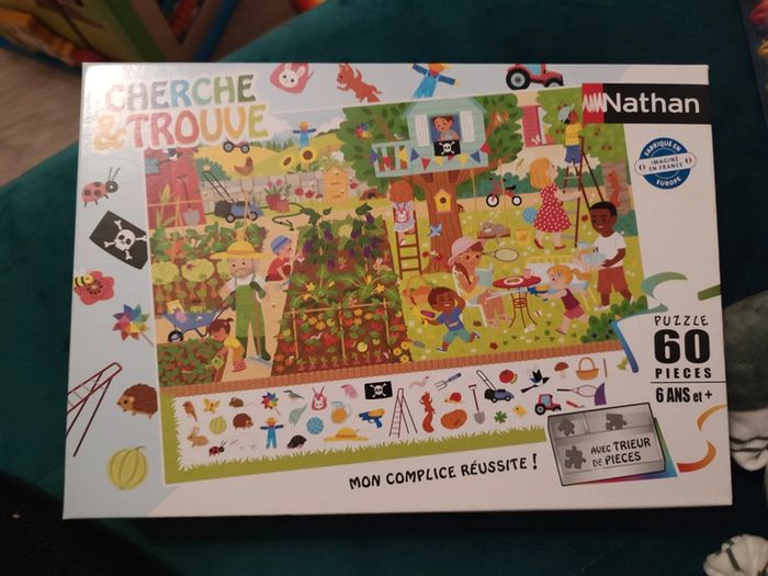 Cherche et trouve neur avec étiquettes latérales