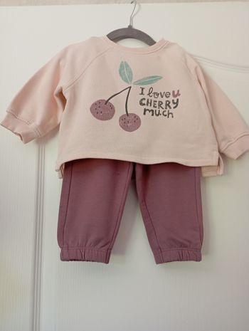 Ensemble détente Sweat motif cerise et pantalon 6 mois 