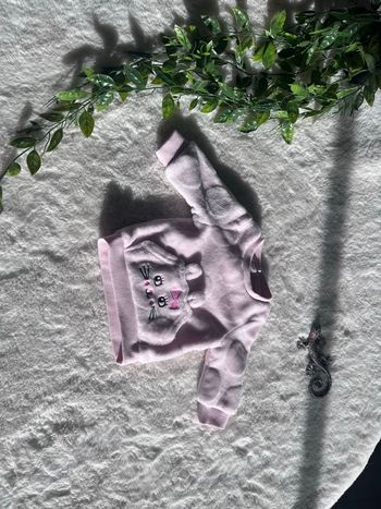 Sweat-shirt rose en 3 mois