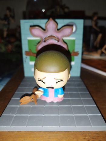 Figurine stranger thing