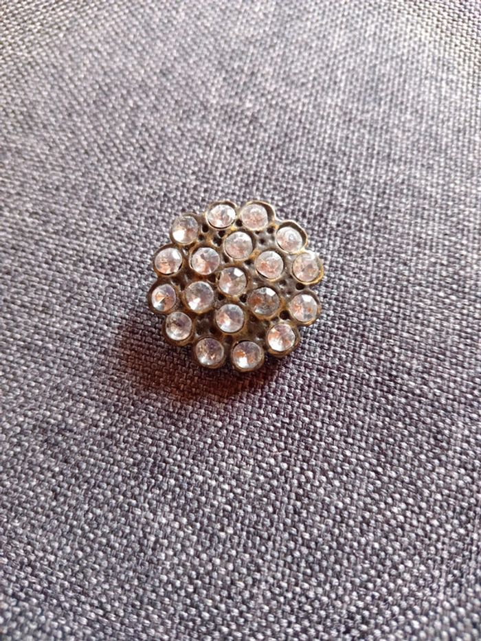 Bouton fantaisie avec strass