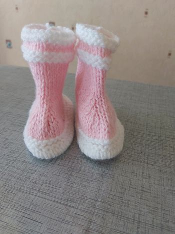 Chausson façon bottes rose et blanc - Taille 3/6 mois - Neuf