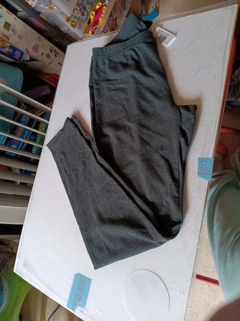 Legging gris foncé  jamais mis t. L pas de vinted go decath