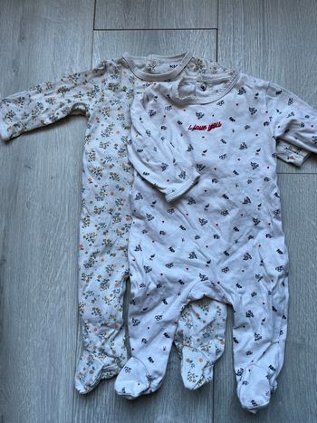 Lot de 2 pyjamas (dors-bien) Kiabi - 3 mois - Fleuri & "I love you"