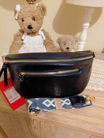 Banane marine métallisée neuve