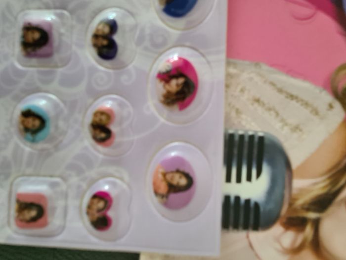Livre Disney violetta secrets de filles + planche stickers neuf - photo numéro 2