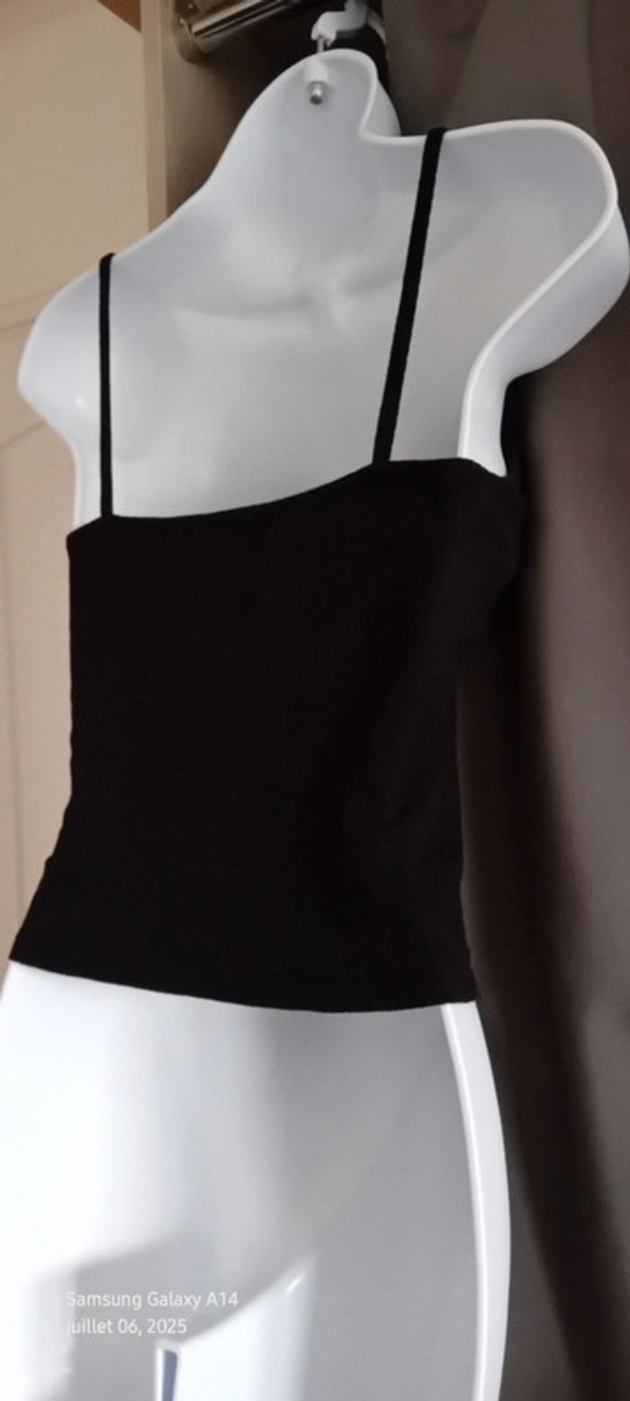Top court fines bretelles maille côtelée noir femme M bershka - photo numéro 9