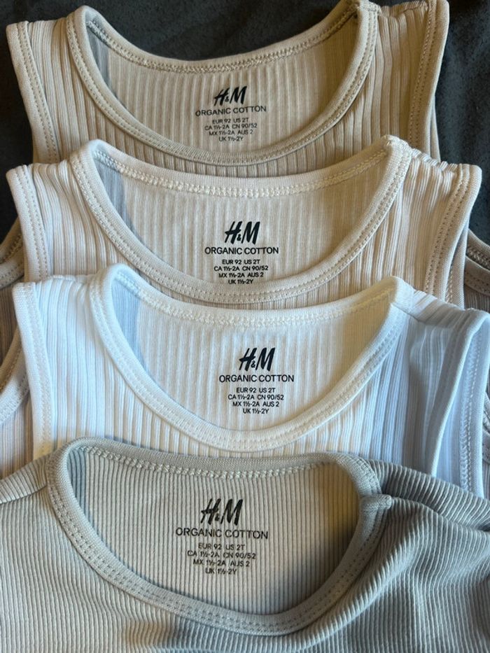 Lot de 4 bodys coton H&M mixte excellent état très peu porté taille 18 mois / 2 ans - photo numéro 2