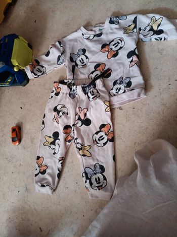 Jogging minnie tache sur le pull 6 12 mois 74 80 cm pas de vinted go