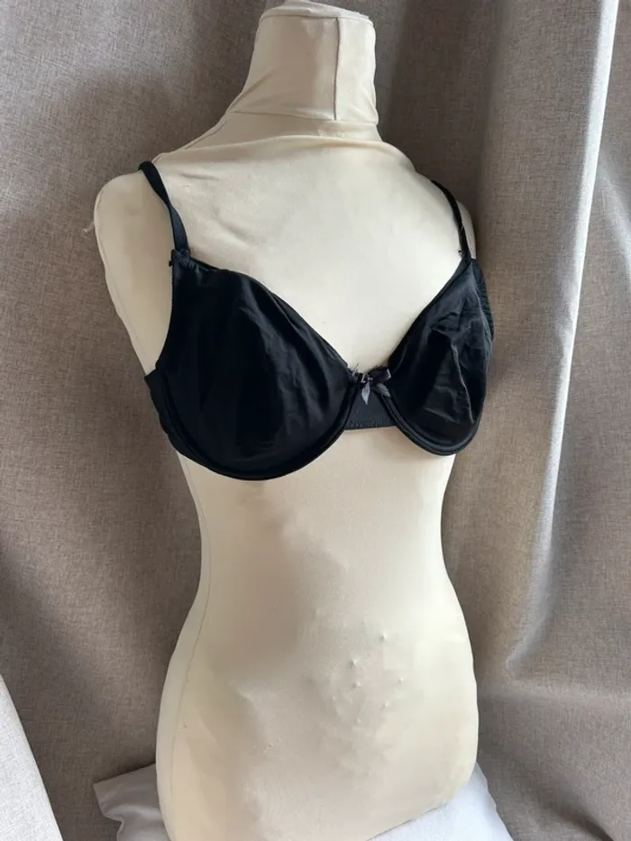 Soutien-gorge noir 90B, très bon état
