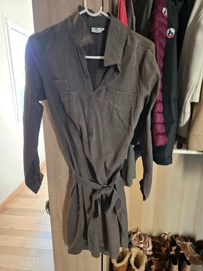 Robe kaki