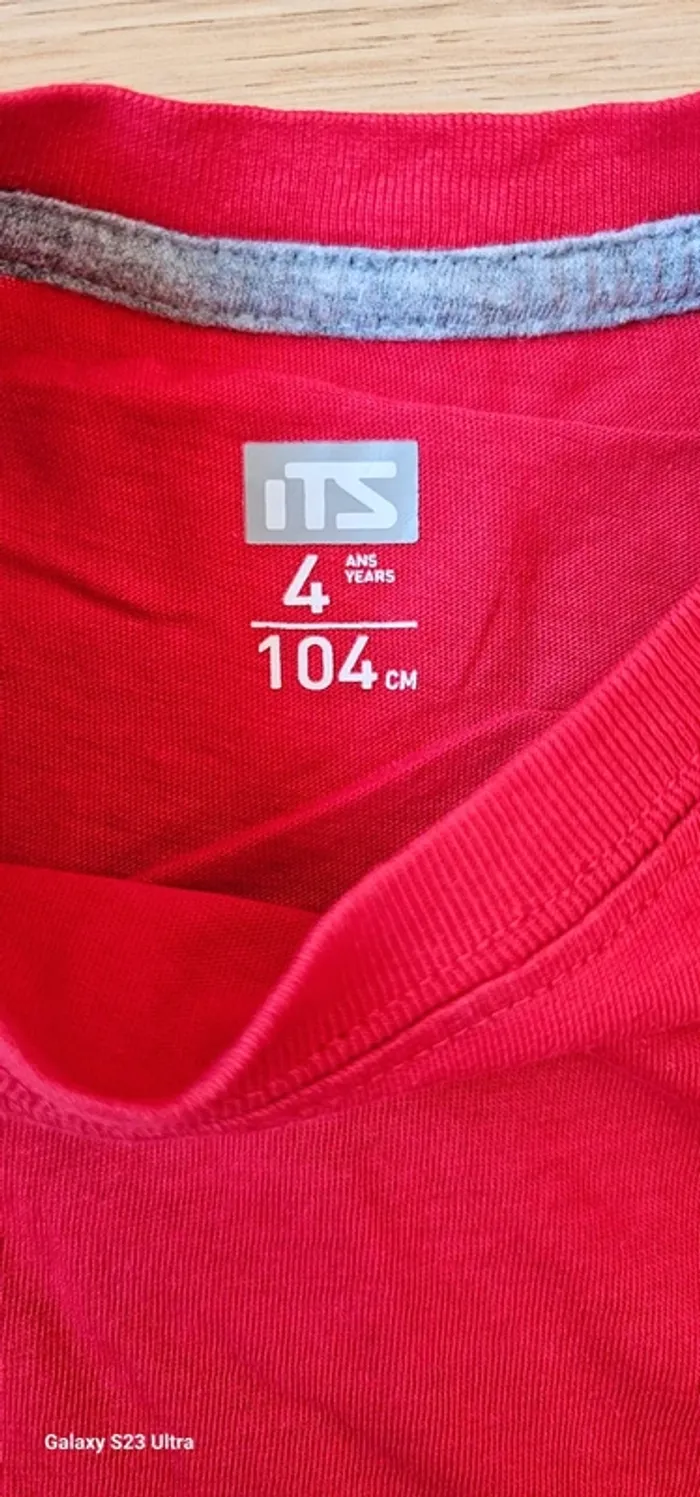 T shirt rouge 4 an - photo numéro 2