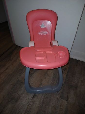 Chaise haute pour poupon 