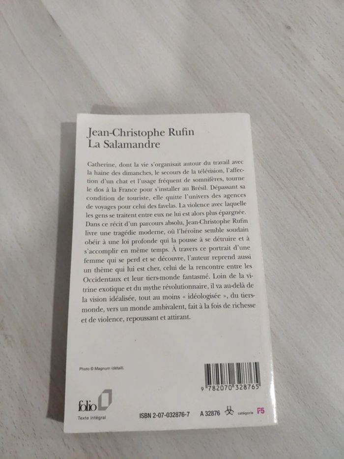 Livre poche la salamandre Rufin - photo numéro 6