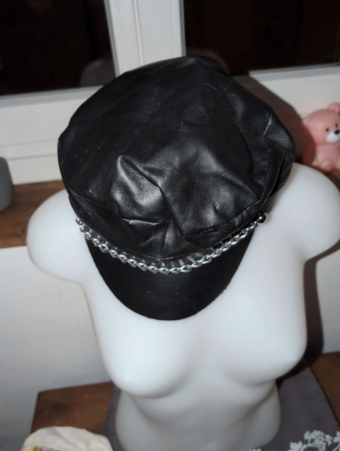 Berret sky déguisement scène soirée